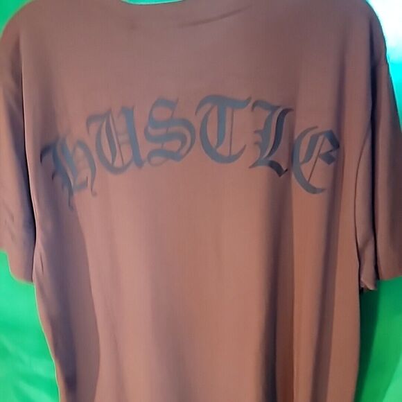 NWT TRIUMPH TRAGEDY STAY HUMBLE HUSTLE HARD TSHIRT BROWN MED - Picture 7 of 10